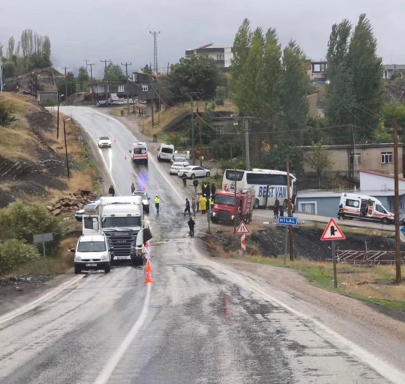 Şırnak Antalya Kaza 15 Yarali