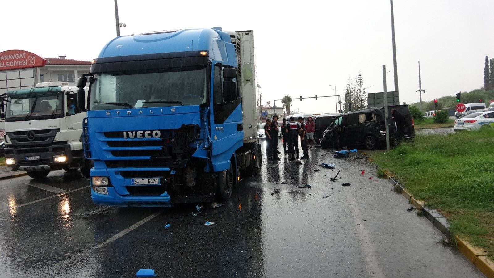 Tir Kazasi Antalya 3 Yarali