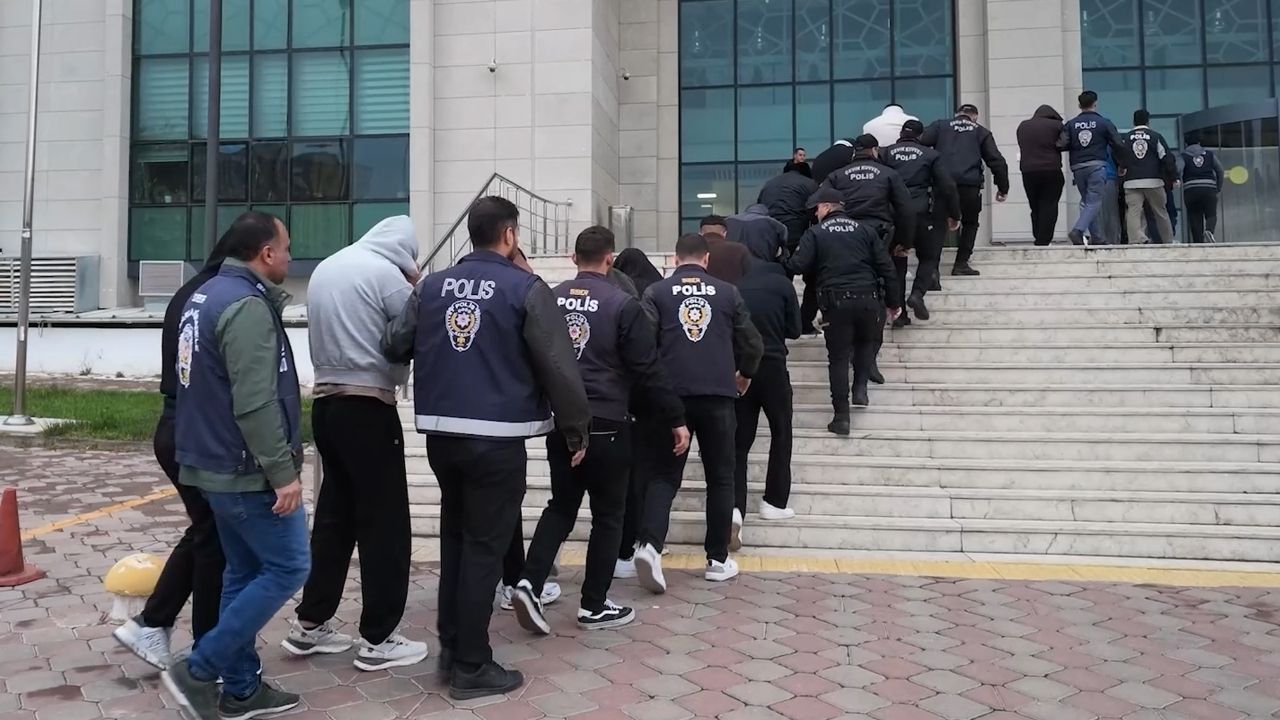Antalya’nın Da Yer Aldığı Yasa Dışı Bahis Operasyonu 1,2 Milyar Liralık Para Trafiği Deşifre Edildi 3