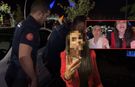 10 aylık bebeğini arabada unutan kadın gazetecilere saldırdı!