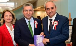 Başkan Kocagöz’den Vali Şahin’e anlamlı hediye 