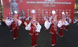 Kepez’de 23 Nisan coşkusu dünya çocuklarıyla renkli buluşmaya dönüştü