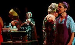 Antalya'da izleyiciyle buluşan "Ahlar Ağacı" büyük alkış topladı