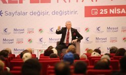 Kepez Kitap Fuarı'nda Uğur Dündar'a anlamlı sürpriz