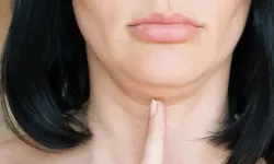 Gıdı Sarkmasına Son: Evde Uygulanan Mikro Egzersizlerle Sıkı Bir Çene Hattı Mümkün!