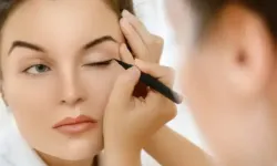 Eyeliner Çekemeyenler İçin Pratik Teknik: Artık Eğri Büyü Dönemi Bitti!