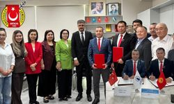 Antalya Gazeteciler Cemiyeti uluslararası meslek örgütleri ile iş birliği protokollerine bir yenisini daha ekledi