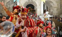 Antalya'da Kaleiçi sokakları, masal sahnesine dönüştü