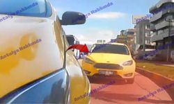 Antalya'da taksi şoförü çarpıp kaçtı, sürücü isyan etti