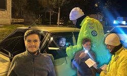 Burdur'da çevirmeye girene kadar ehliyetini zarfta tuttu!