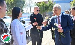 8 Mart'ta Kepez Belediyesi'nde görev yapan kadın çalışanlar unutulmadı