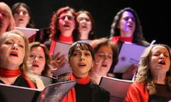 Kepez'de kadınların sesi sahneye yansıdı