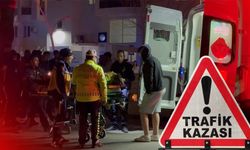 Antalya'da kamyonetle çarpışan motosikletli yaralandı: Kaza anı kamerada