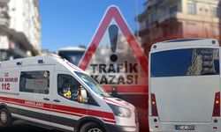 Antalya'da midibüs ile motosiklet çarpıştı: Bir kişi hastaneye kaldırıldı
