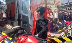 Antalya'da yürek burkan kaza: Motosikletin çarptığı küçük kızı annesi teselli etti