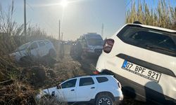 Antalya yolunda korkutan kaza: Otomobil tarlaya uçtu