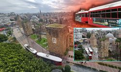 Antalya’nın Kale Kapısı'nda yıkılma riski: Tel örgülü önlem tartışma yarattı!