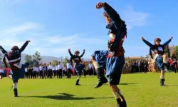 Ege Dağlarından Sahnelere Uzanan Yiğitlik Destanı Zeybek Kültürü ve Derin Anlamları