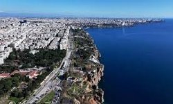 Antalya’da 22 Nisan’da Sıcaklık Zirvede: Güneşli Hava Etkisini Artırıyor!