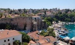 Antalya’da 28 Nisan’da Yaz Havası Güçleniyor: Sıcaklıklar Yükselmeye Devam Ediyor