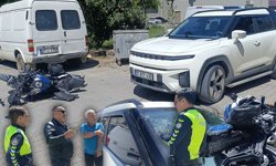 Antalya'da motosiklet otomobile çarptı! 1 kişi yaralandı