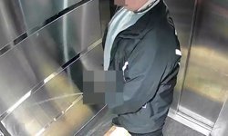 Asansöre tuvaletini yapan kurye kamerada!