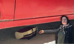 Burdur'da kapıda unutulan çantadaki altın ve paralar çalındı!