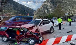 Antalya'da feci çarpışma: 3 yaralı