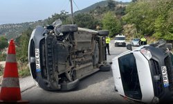Antalya'da kontrolden çıkan araç devrildi: Sürücü yaralandı