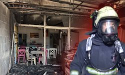 Antalya'da gece yarısı korkutan yangın: Balıkçı kül oldu, kasap zarar gördü