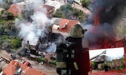 Antalya’da alevler gecekonduyu sardı: İçerideki 2 çocuğu mahalleli kurtardı