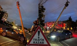 Antalya'da otomobil aydınlatma direğine çarptı: Sürücü yaralandı