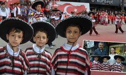 Antalya'da kovboy kıyafetli üçüzlere 23 Nisan'da büyük ilgi