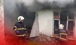 Isparta'da metruk binada korkutan yangın!