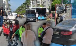Antalya’da otomobil ile 3 tekerlekli motosiklet çarpıştı!