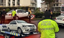 Alanya'da kontrolünü kaybeden sürücü refüje çıktı!