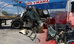 Burdur'da TIR kamyona çarptı: 1 kişi yaralandı!