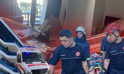 Antalya'da korkutan olay: Evin tavanı çöktü, 2 kişi yaralandı