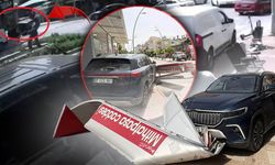 Antalya'da korkutan kaza: Otomobil dev tabelaya çarptı!
