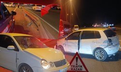 Antalya'da otomobil bariyerlere çarptı: 2 kişi yaralandı