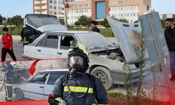 Antalya'da seyir halindeki otomobil alev aldı
