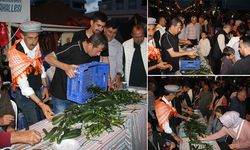 Çocukluk anıları canlandı: Antalya'da 1 ton salatalığı soyup dağıttı