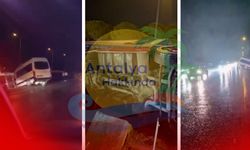 Antalya’da korkunç kaza: TIR devrildi, servis aracı savruldu!