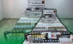 Antalya'da milyonluk kaçakçılık darbesi! Lüks elektronikler depo baskınında yakalandı