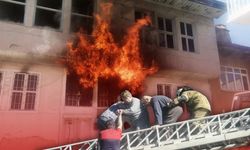 Isparta'da alevlerin sardığı evde can pazarı!