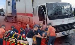 Antalya'da kırmızı ışıkta kaza: Kamyon tıra çarptı!