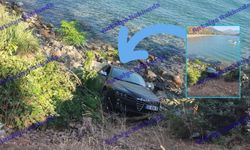 Antalya'da şarampole uçan araç denize sıfır durdu!