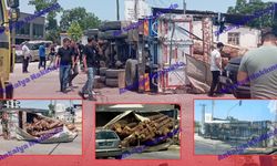 Antalya'da odun yüklü kamyon devrildi, odunlar yola saçıldı!