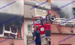 Antalya'da iki katlı ev yandı! İşte o anlar