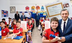 Antalya'da 484 bin 576 öğrenci karne heyecanı yaşadı
